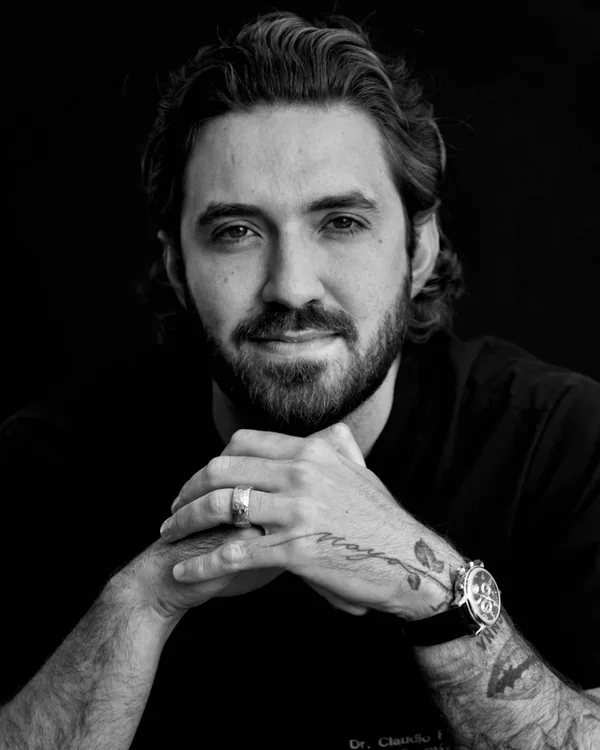 Dr. Claudio Farcic, cirurgião plástico